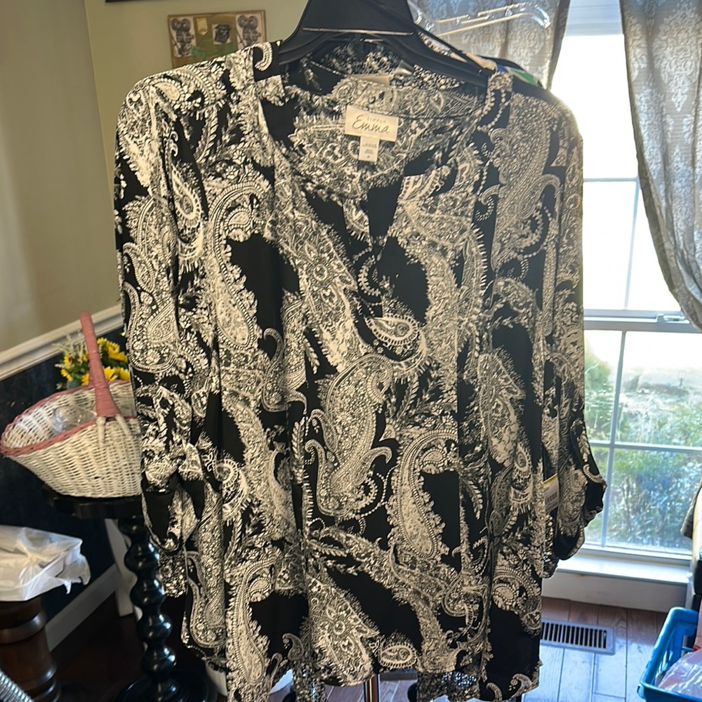 Simply Emma Black and White Casual Button Down Shirt
